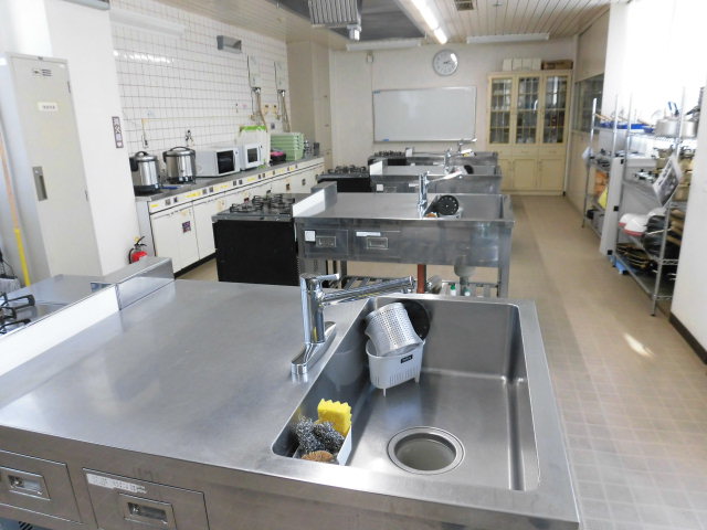 �������P